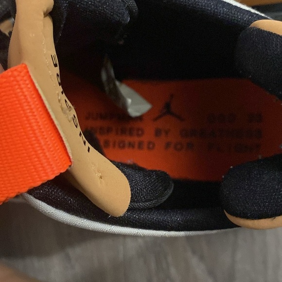 Jordan aerospace 720 sneakers size 7.5 Used in good condition. Tan,white,black - Picture 5 of 8